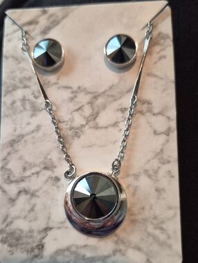 Sarah Coventry Silver-Tone Faceted Hematite-Gray Pendant Necklace & Studs